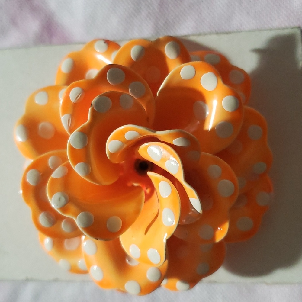 Vintage sherbet brooch